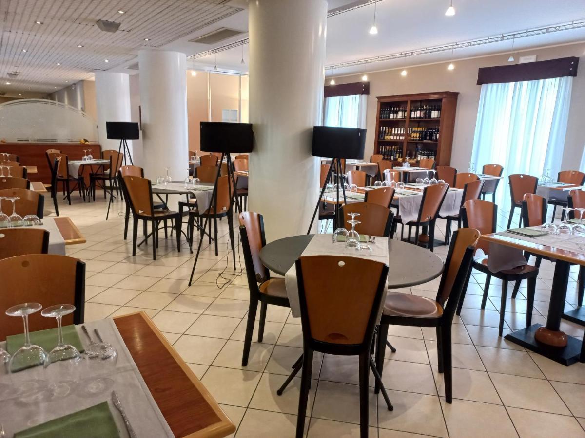 Una Hotels Occhiobello Zewnętrze zdjęcie